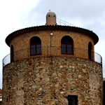Torre situada frente al puerto
